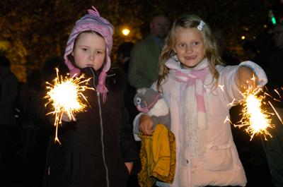 Fireworks in Battersea Park. L-R Dash Davidynk & Megan Hughes. Photo ID WA28962.