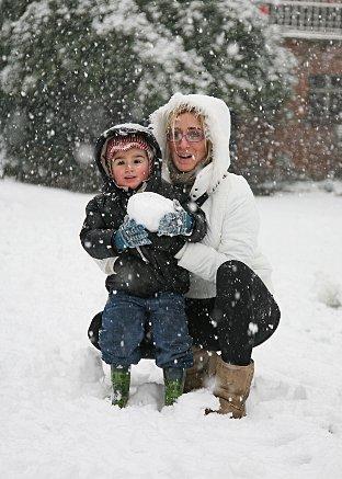 Adrian Kowalczuk-Ausina,3, and mum Encarna enjoy the heavy snowfall in Queens Gardens, central Croydon