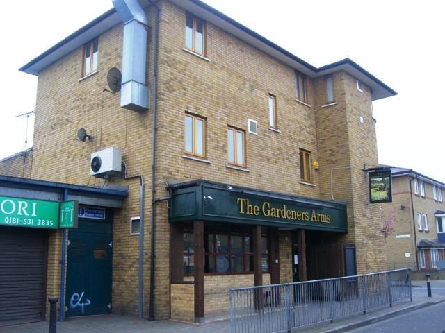 Lost pubs Gardeners Arms, Chatham Road, Battersea pic Darkstar