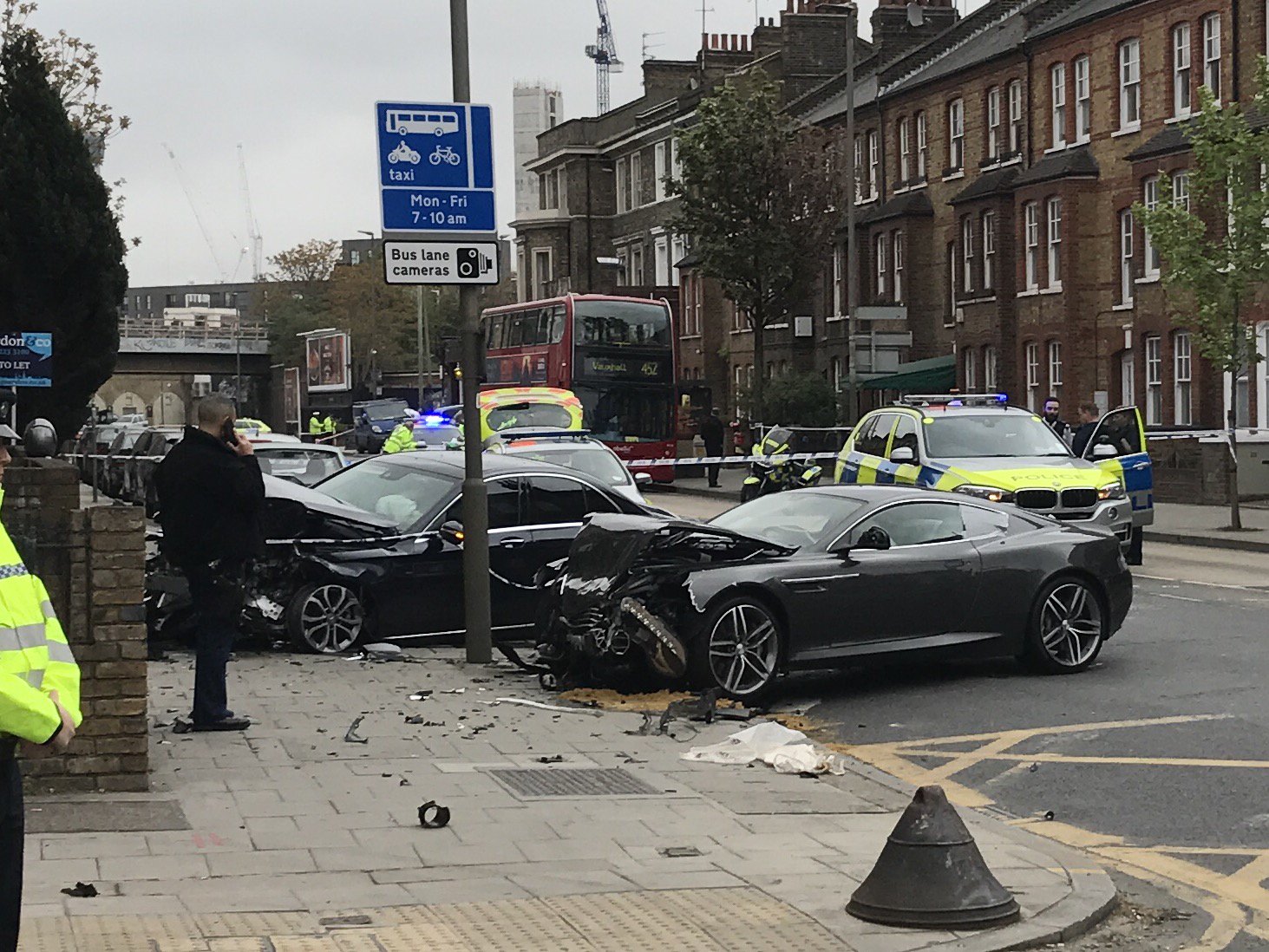 Road closed after serious crash in Queenstown Road, Battersea ... - Wandsworth Guardian