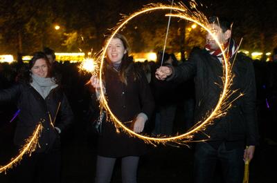 Fireworks in Battersea Park. L-R Megen Sweeny, Tamsin Cormwell & Nafees Saeed. Photo ID WA28962.