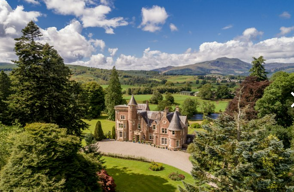 See the incredible Scottish castle with private chef, yacht and DJ - how to book - Vimarsana News