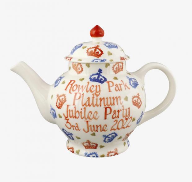 Wandsworth Times: Personalised Platinum Jubilee 4 Mug Teapot (Emma Bridgewater)