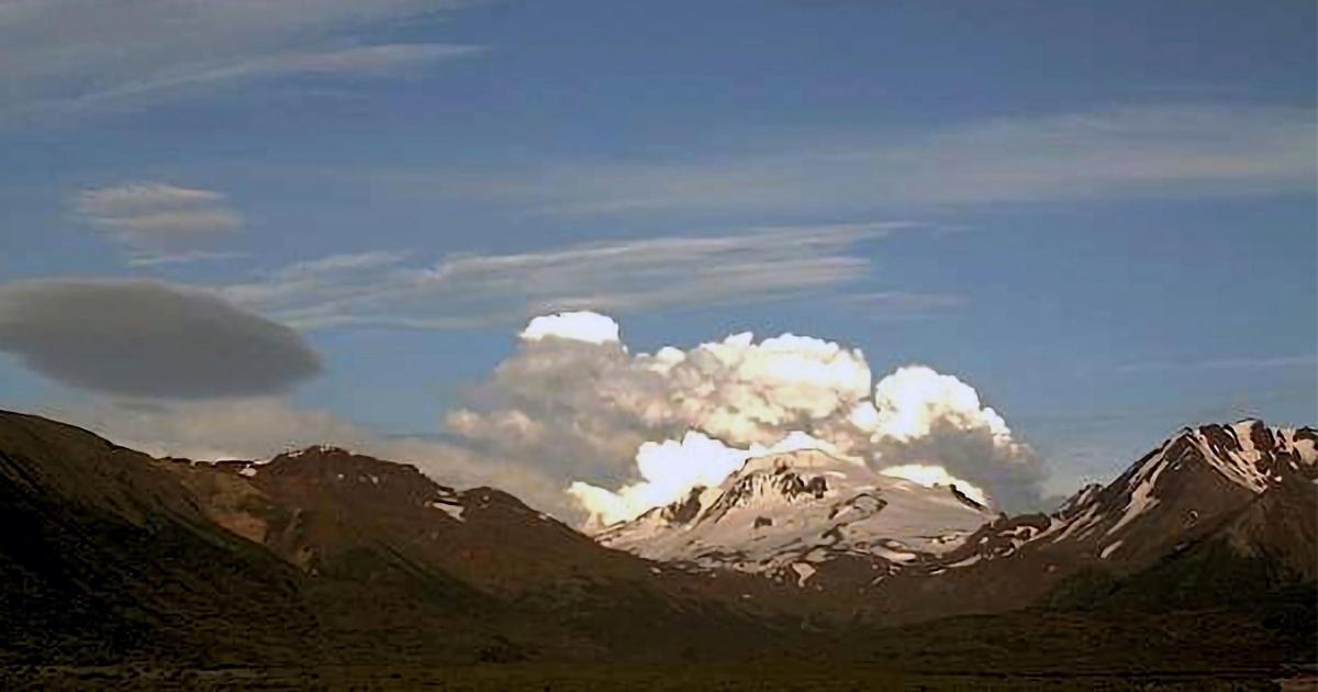 Alaskan volcano's week-long eruption spews another massive ash cloud - Vimarsana News