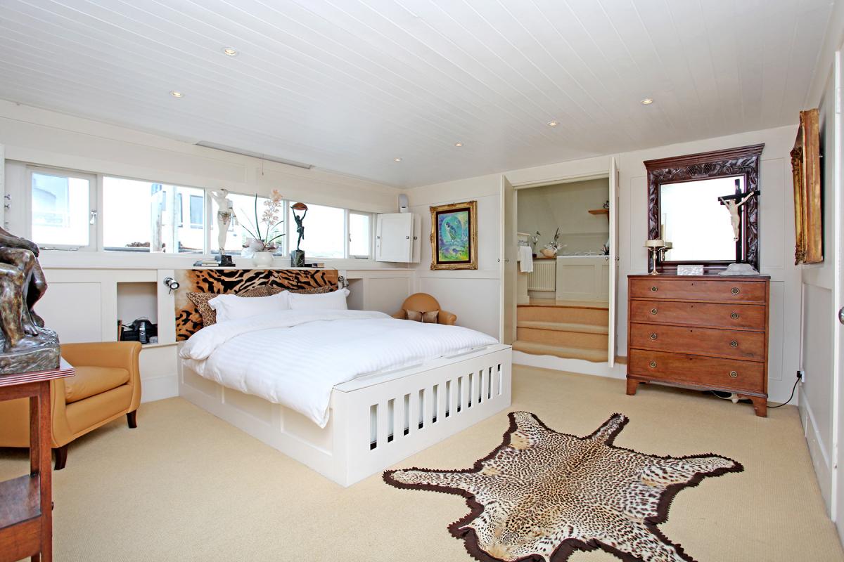 Parkgate: The master bedroom with en suite bathroom, shower with walk in wardrobe.